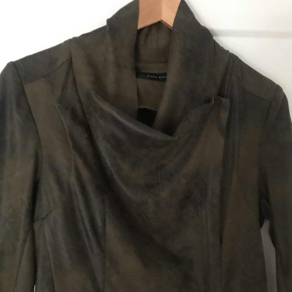 🎉🎊Host Pick 🎊🎉EUC Zara Faux Leather/Suede Asymmetrical Olive jacket. Size M.